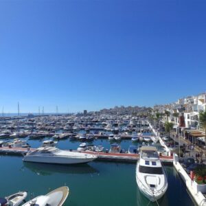 Emeleti Apartman Puerto Banús: Exkluzív, Felújított Lakás Kilátással a Kikötőre - Ideális Luxus Életmódhoz